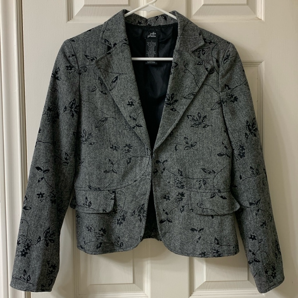 🌷3 for $25🌷Jules James, US 6, Grey & Black Tweed Floral & Leaf Print Blazer